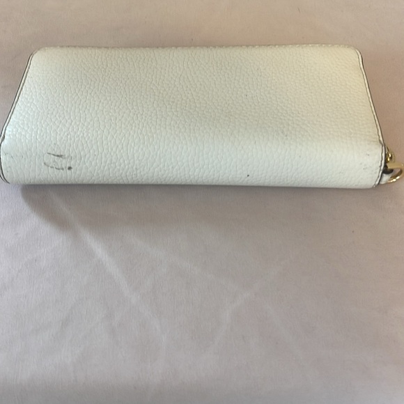 Michael Kors White Oversized Jet Set Leather Travel Wallet - Picture 3 of 6